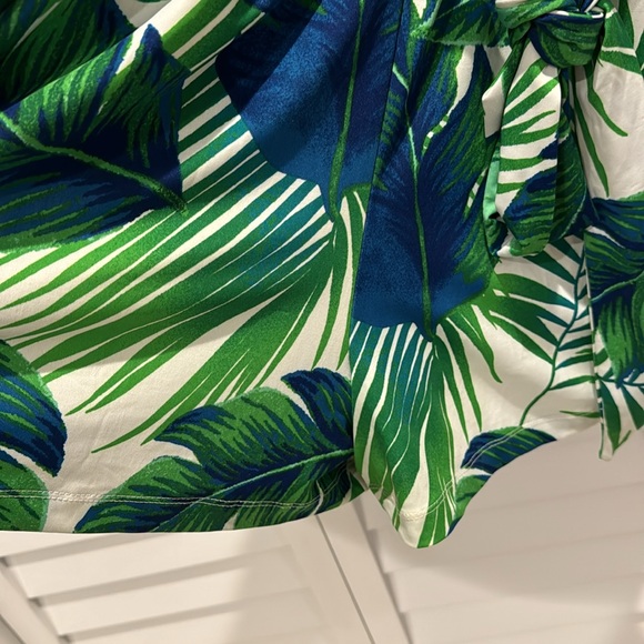 Venus Pre Loved Tropical Palm Trees Romper with Belt & Pockets, lined on bottom. - Picture 6 of 11